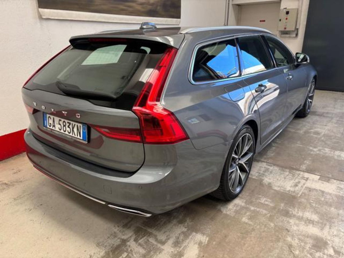 Volvo V90 T8 Recharge AWD Plug-in Hybrid R-design (6)