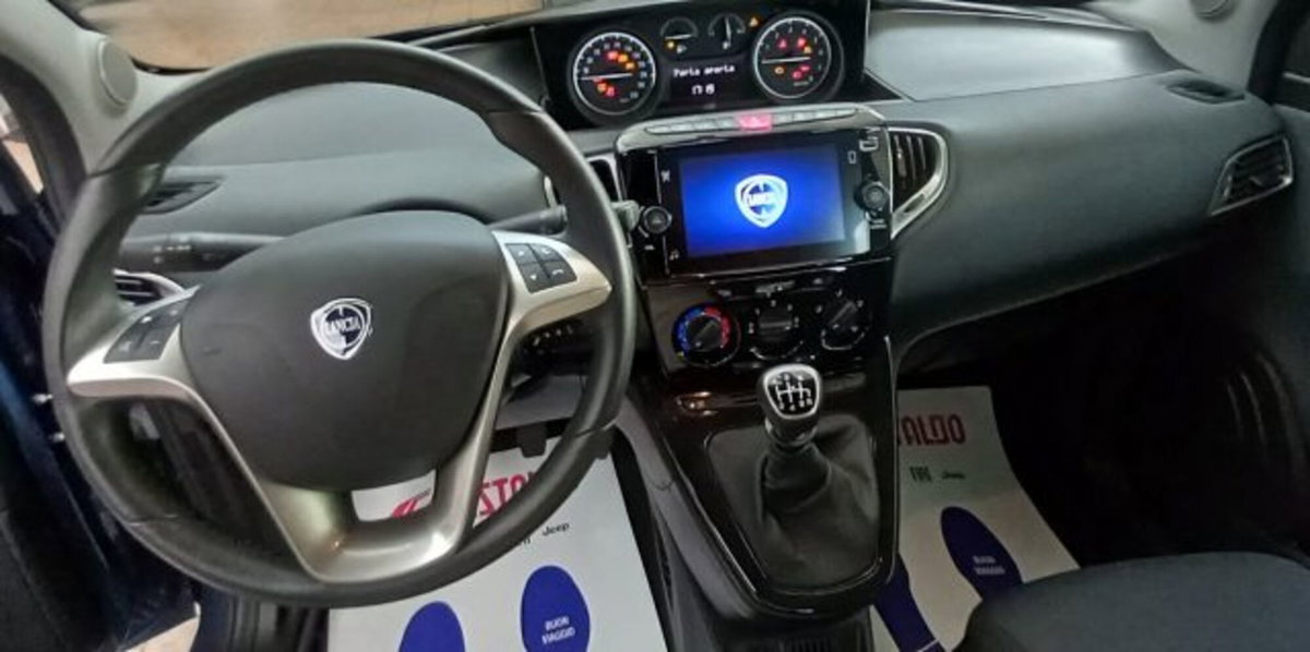 Lancia Ypsilon 1.0 FireFly 5 porte S&S Hybrid Ecochic Gold (11)