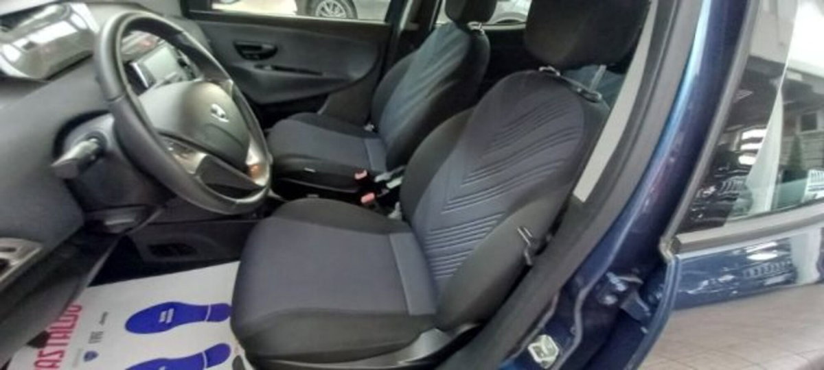 Lancia Ypsilon 1.0 FireFly 5 porte S&S Hybrid Ecochic Gold (7)