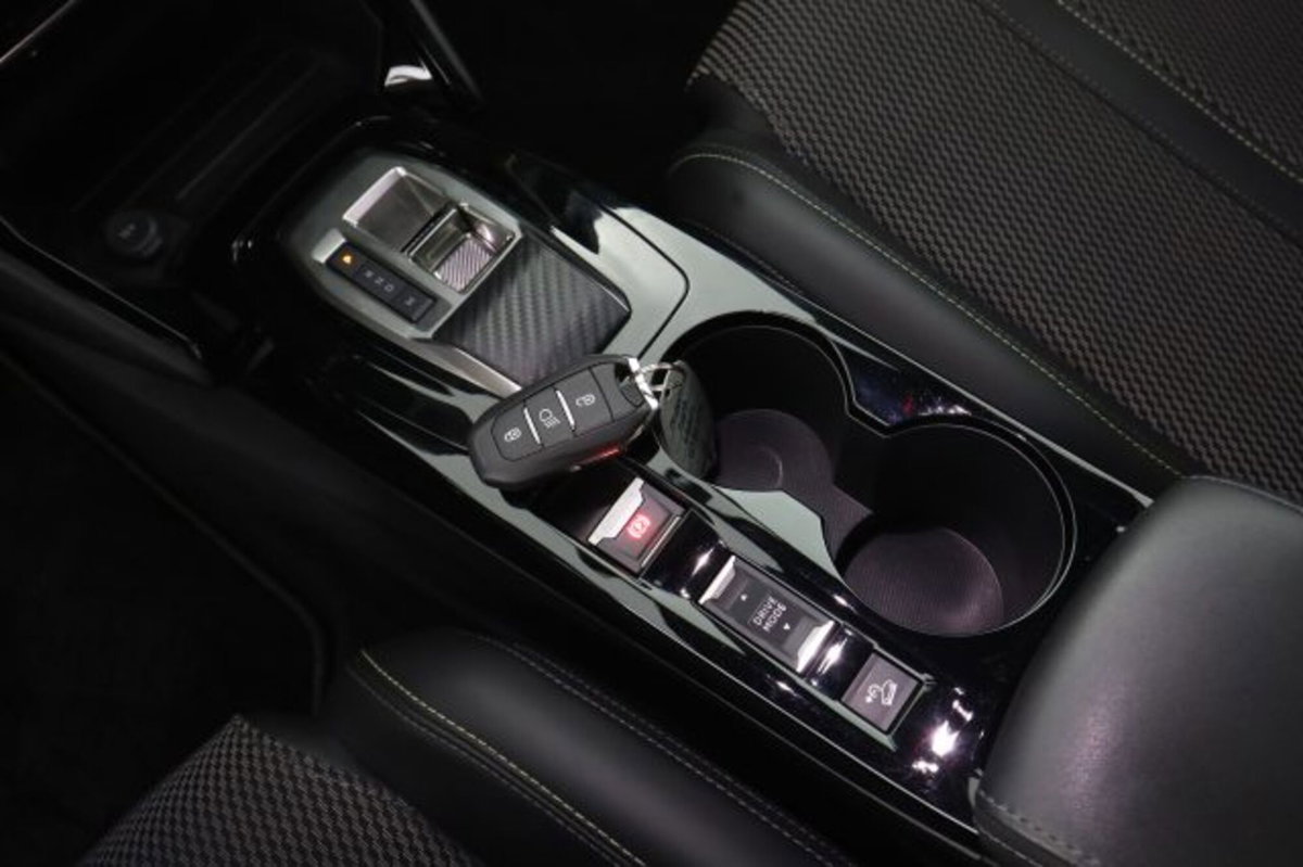 Peugeot 2008 BlueHDi 130 S&S EAT8 GT Pack (14)