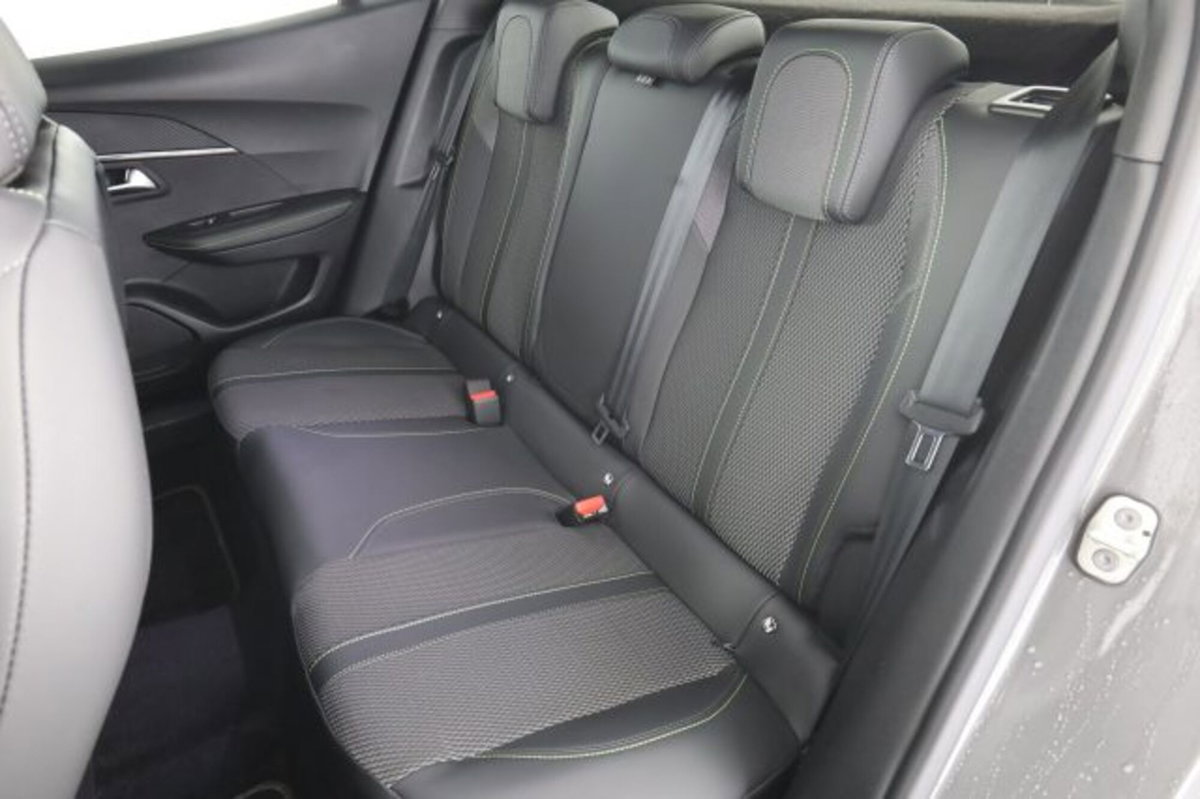Peugeot 2008 BlueHDi 130 S&S EAT8 GT Pack (3)