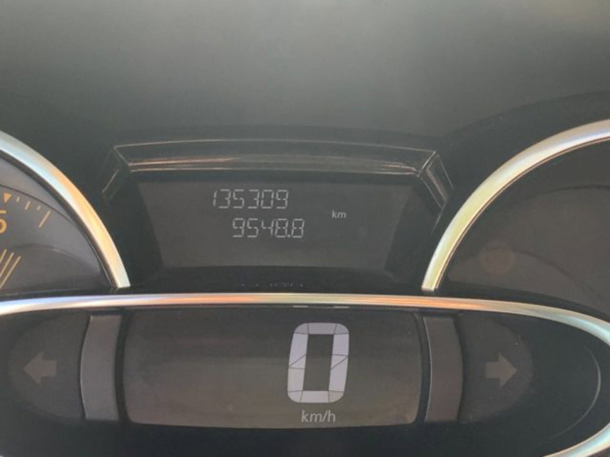 Renault Clio Sporter 1.5 dCi 8V 75CV Costume National (14)