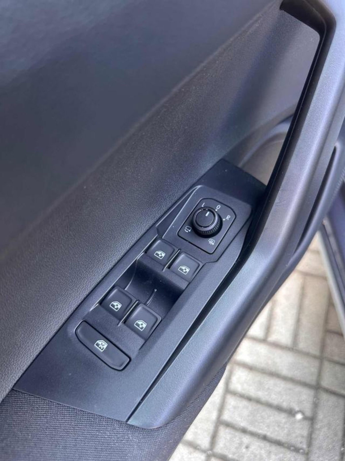 Volkswagen Taigo 1.0 tsi Edition 115cv (7)