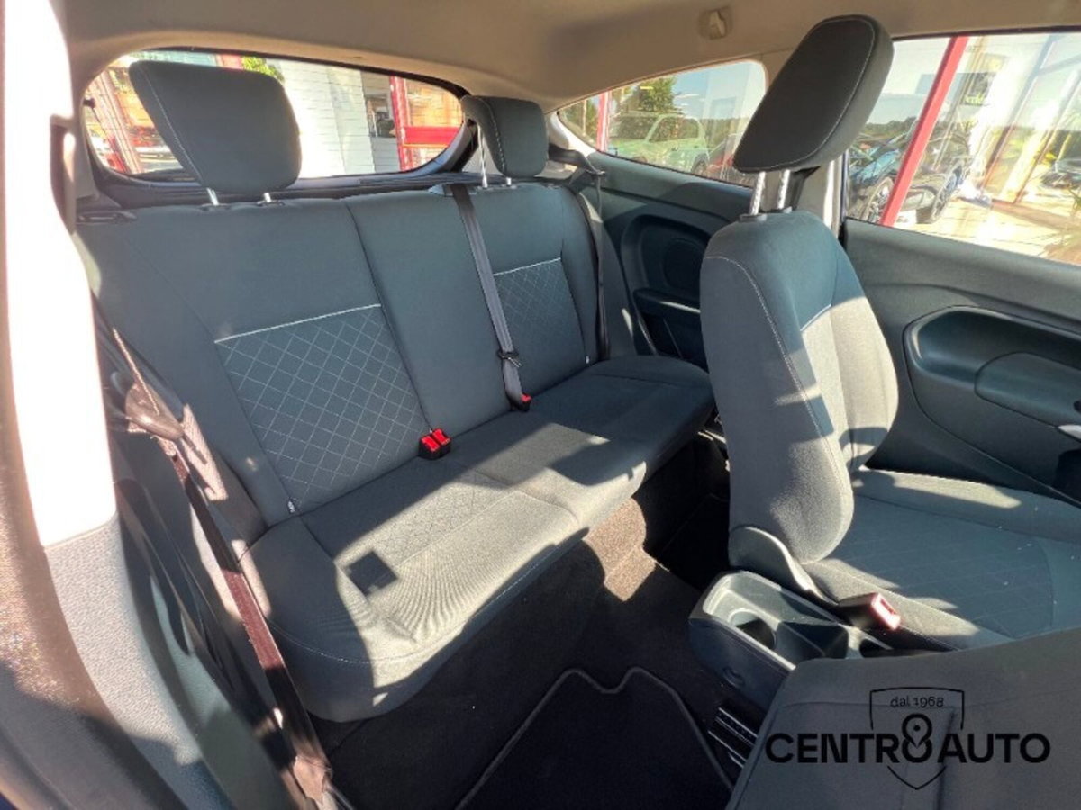 Ford Fiesta Ikon 1.4 TDCi 70CV 3 porte (12)