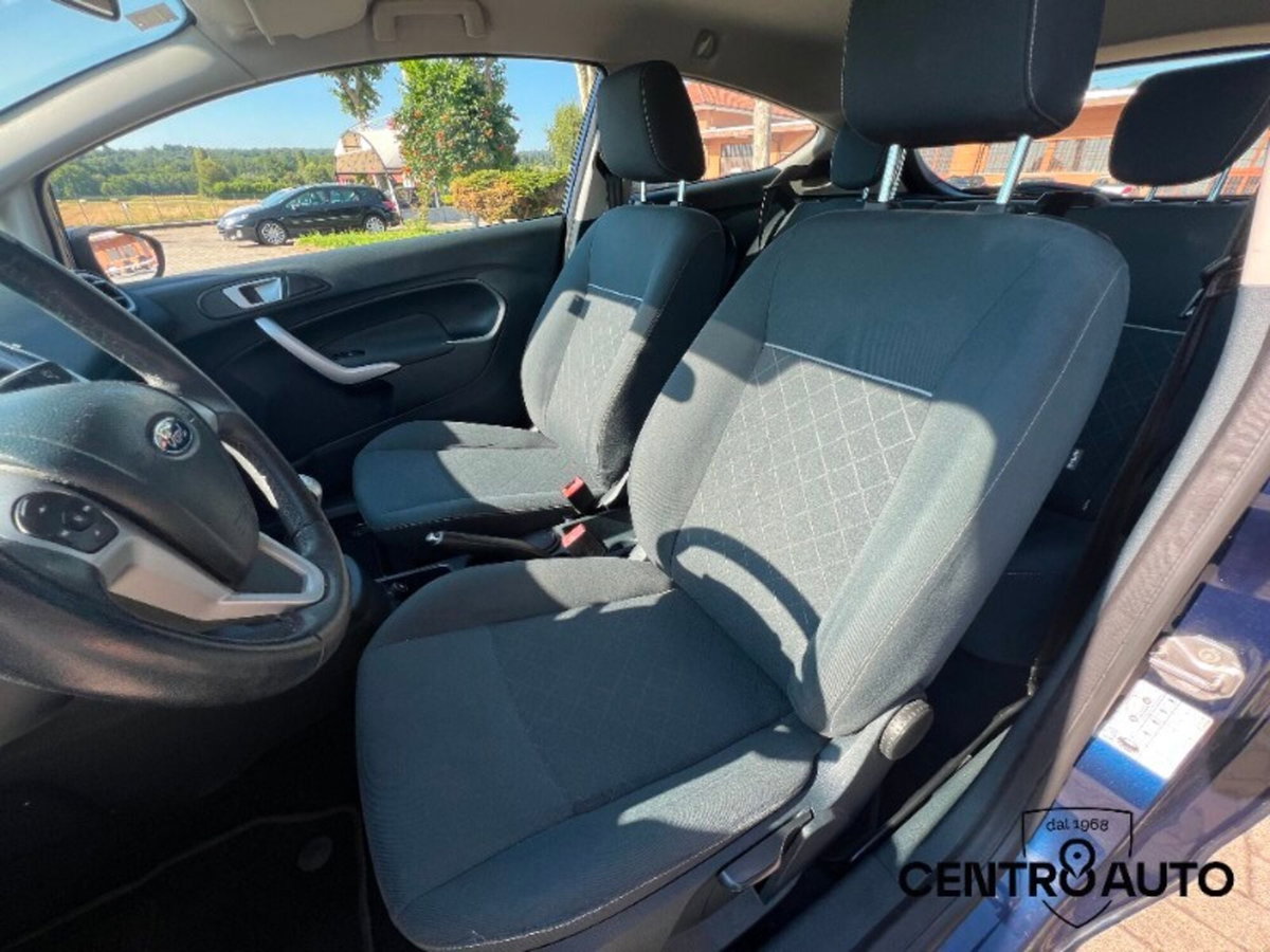 Ford Fiesta Ikon 1.4 TDCi 70CV 3 porte (14)