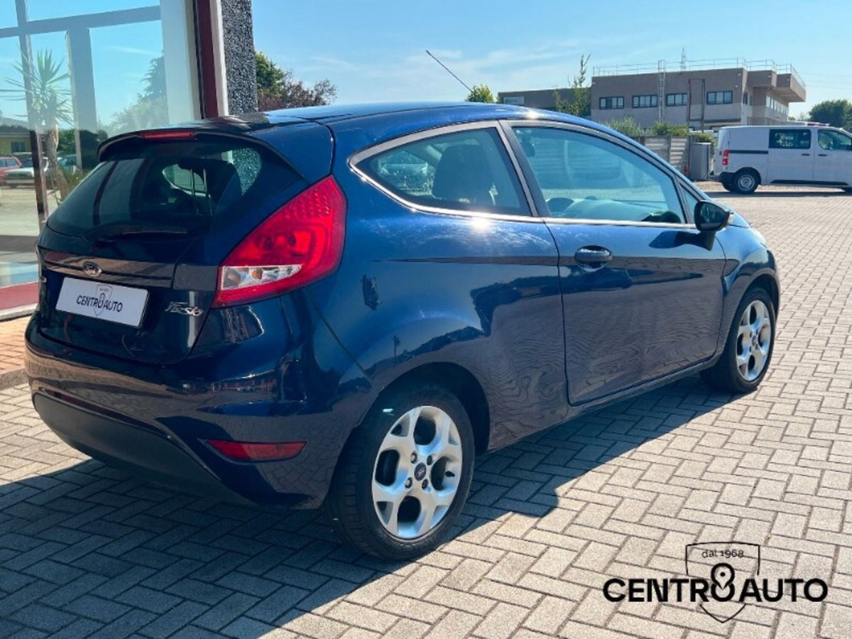 Ford Fiesta Ikon 1.4 TDCi 70CV 3 porte (4)