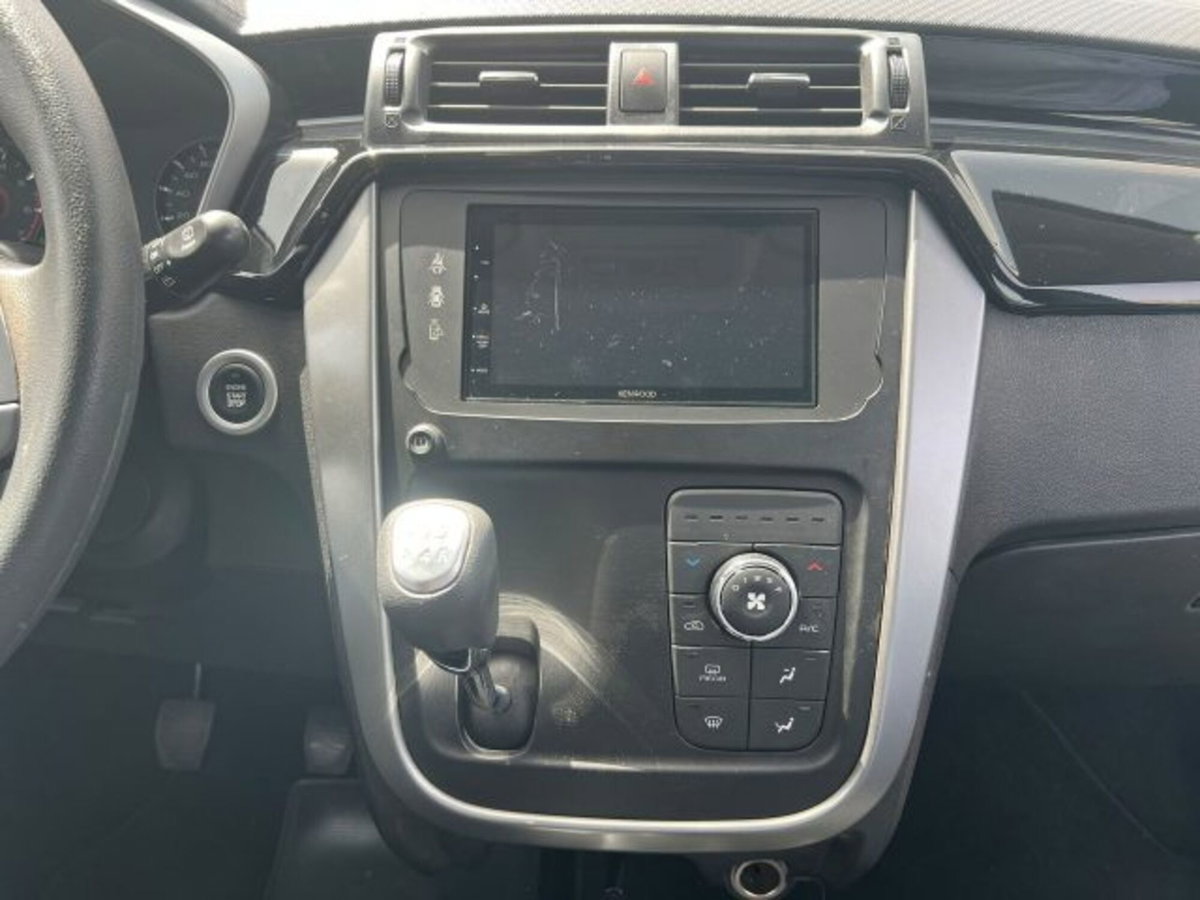 Mahindra KUV100 1.2 K8 (12)
