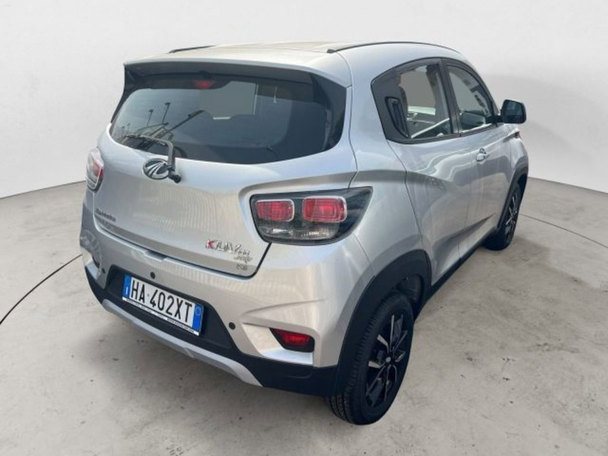 Mahindra KUV100 1.2 K8 (3)