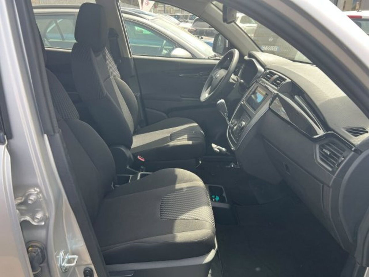 Mahindra KUV100 1.2 K8 (8)