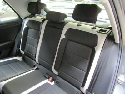 Volkswagen T-Roc 1.5 tsi R-Line dsg (12)