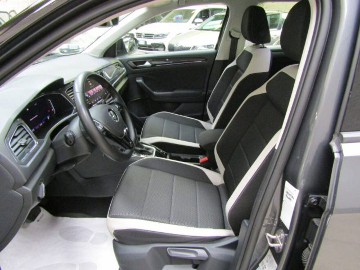 Volkswagen T-Roc 1.5 tsi R-Line dsg (8)