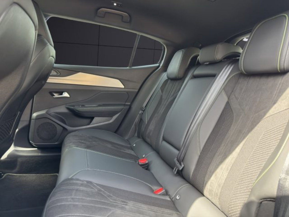 Peugeot 408 1.2 hybrid GT 136cv e-dsc6 (12)