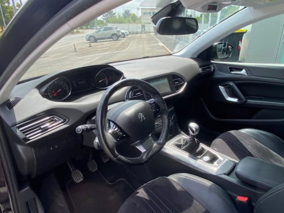 Peugeot 308 BlueHDi 120 S&S Allure (11)
