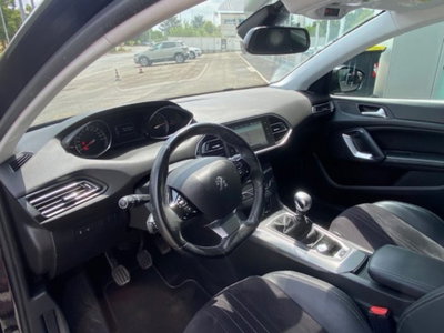 Peugeot 308 BlueHDi 120 S&S Allure (11)