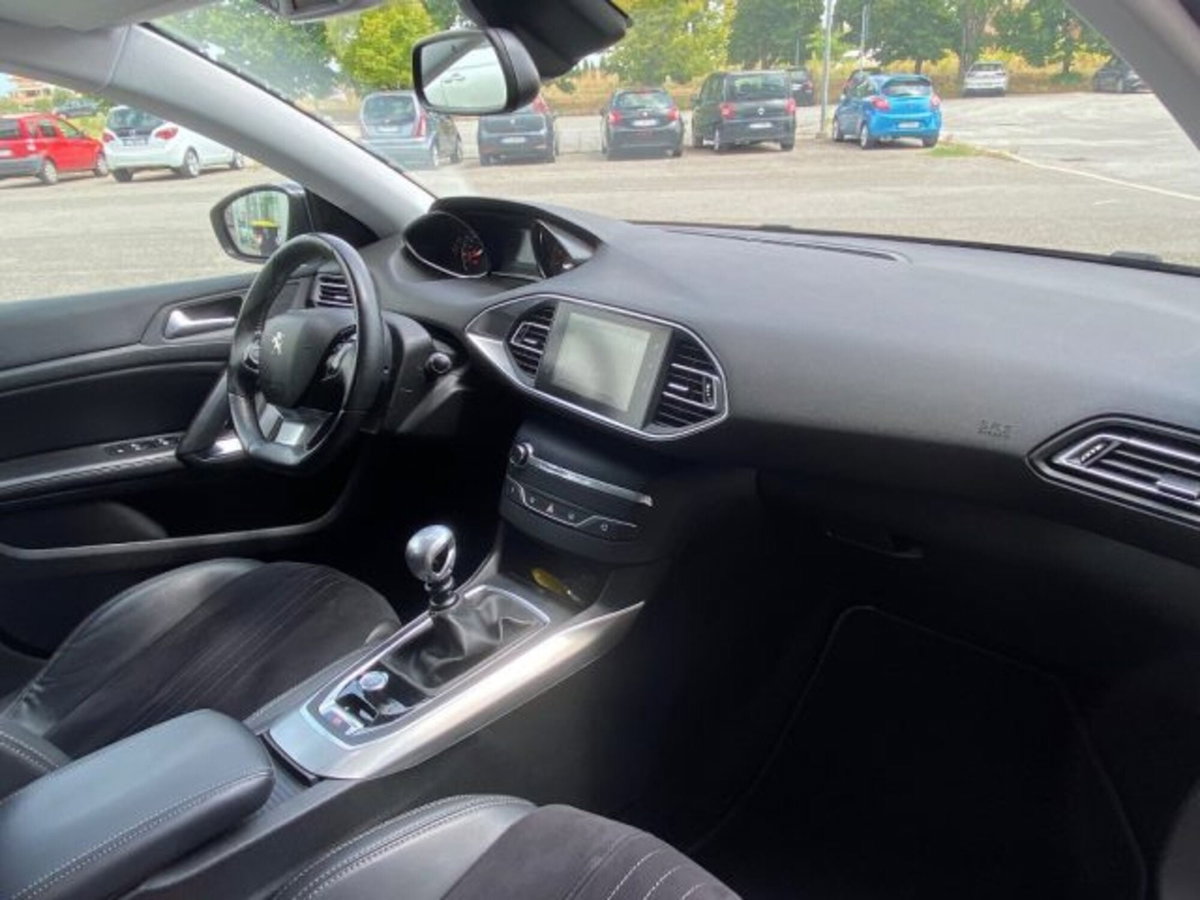 Peugeot 308 BlueHDi 120 S&S Allure (13)