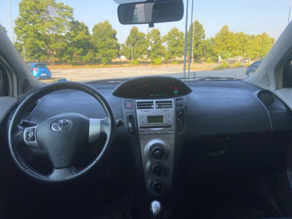 Toyota Yaris 1.0 5 porte (10)