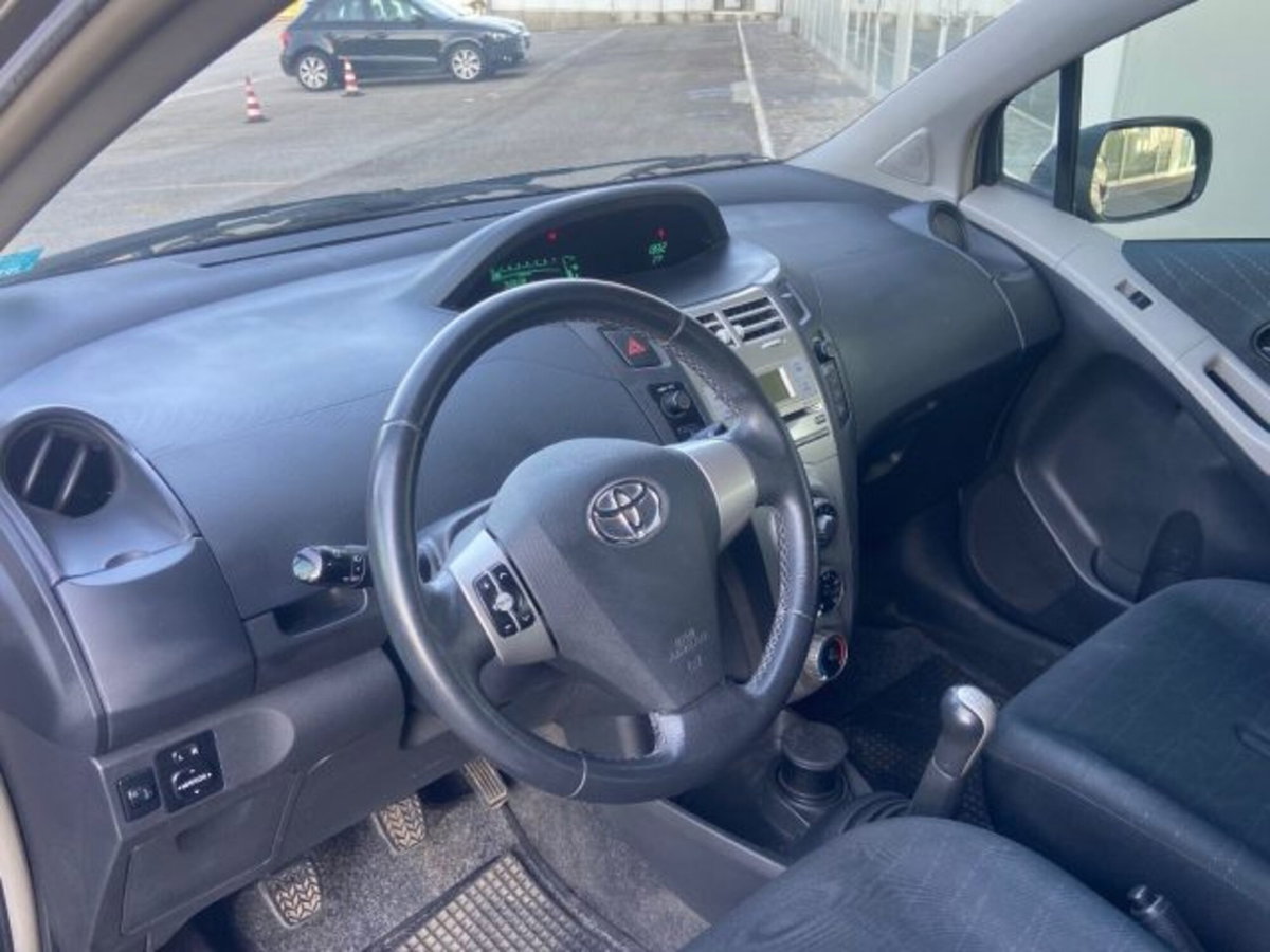 Toyota Yaris 1.0 5 porte (11)