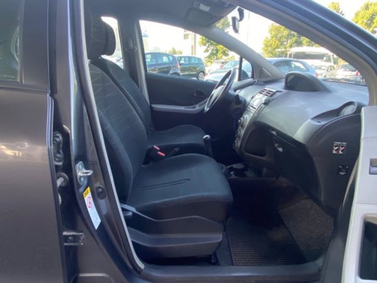 Toyota Yaris 1.0 5 porte (14)