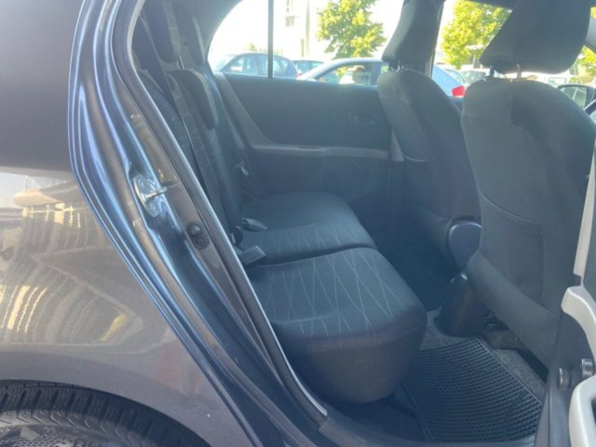 Toyota Yaris 1.0 5 porte (16)