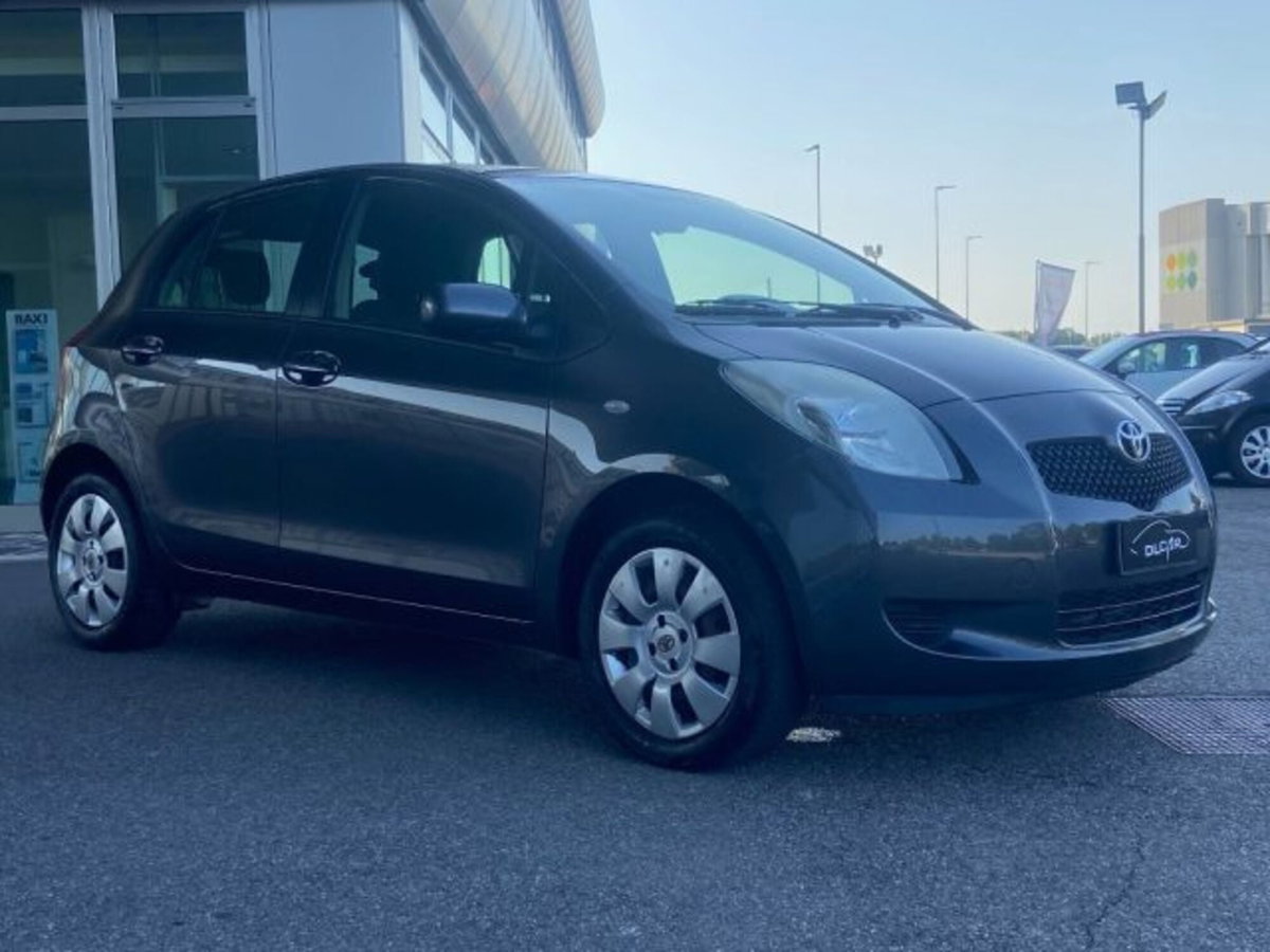 Toyota Yaris 1.0 5 porte (2)