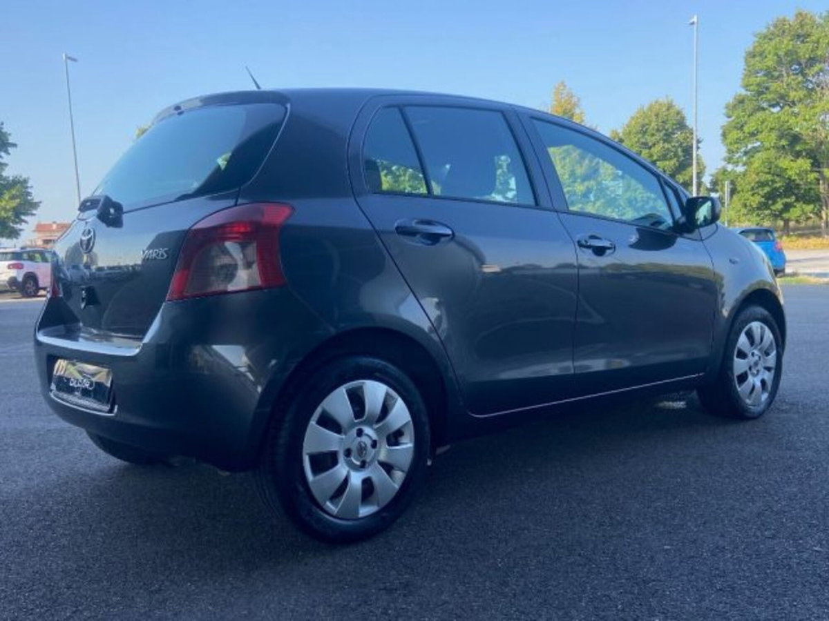Toyota Yaris 1.0 5 porte (5)
