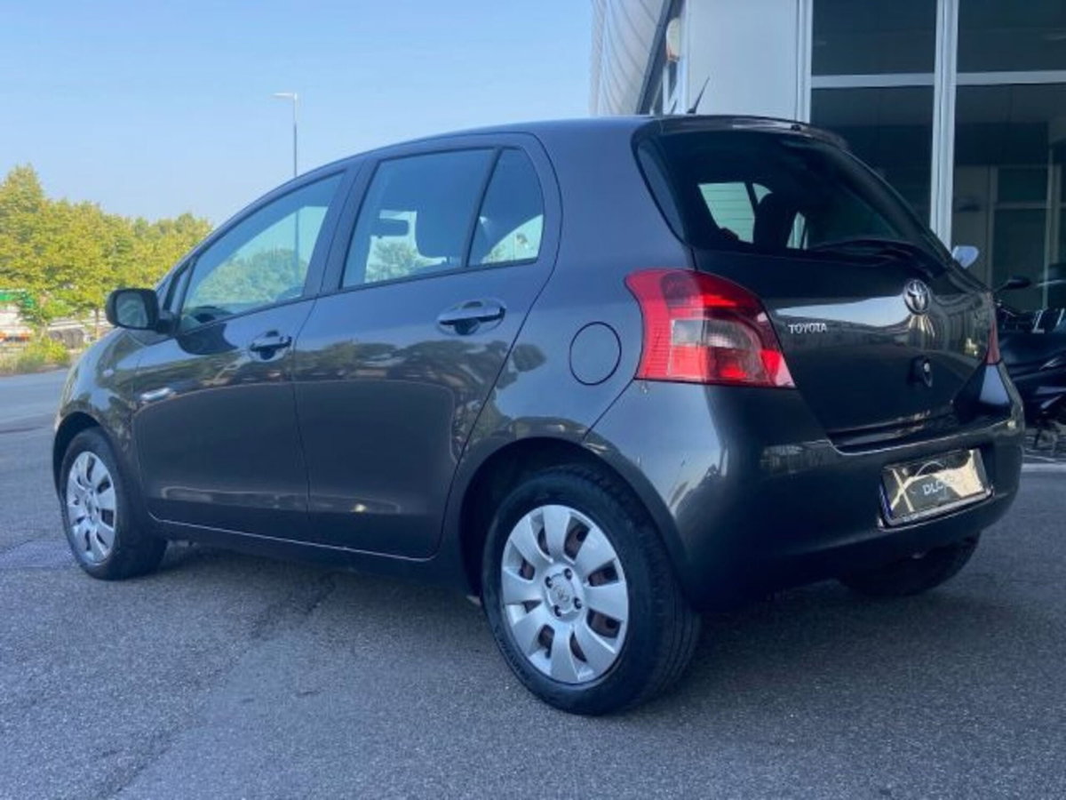 Toyota Yaris 1.0 5 porte (6)