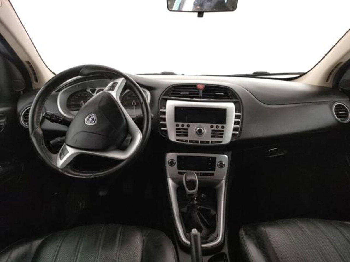 Lancia Delta 1.6 MJT DPF Gold (7)