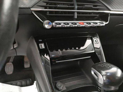 Peugeot 2008 PureTech 100 S&S Allure (16)