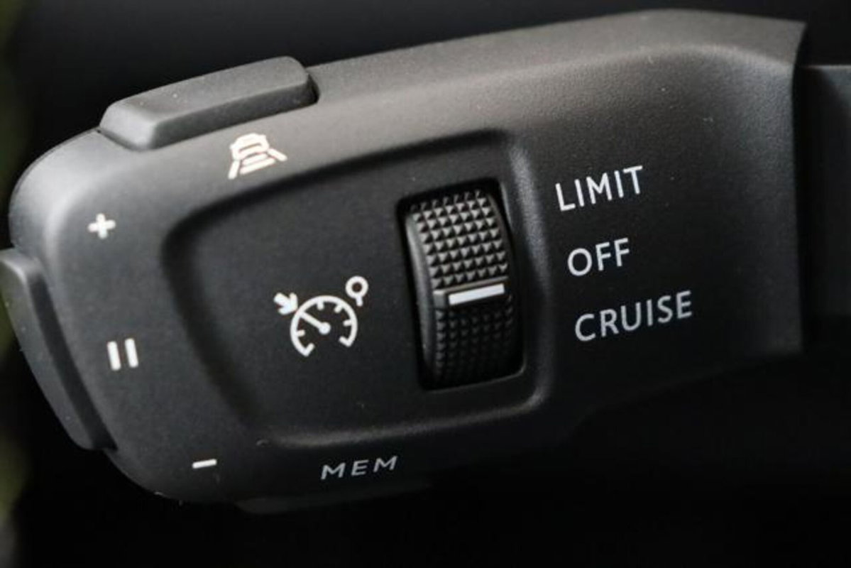 Peugeot 2008 1.2 hybrid GT 145cv e-dcs6 (16)