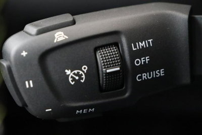 Peugeot 2008 1.2 hybrid GT 145cv e-dcs6 (16)