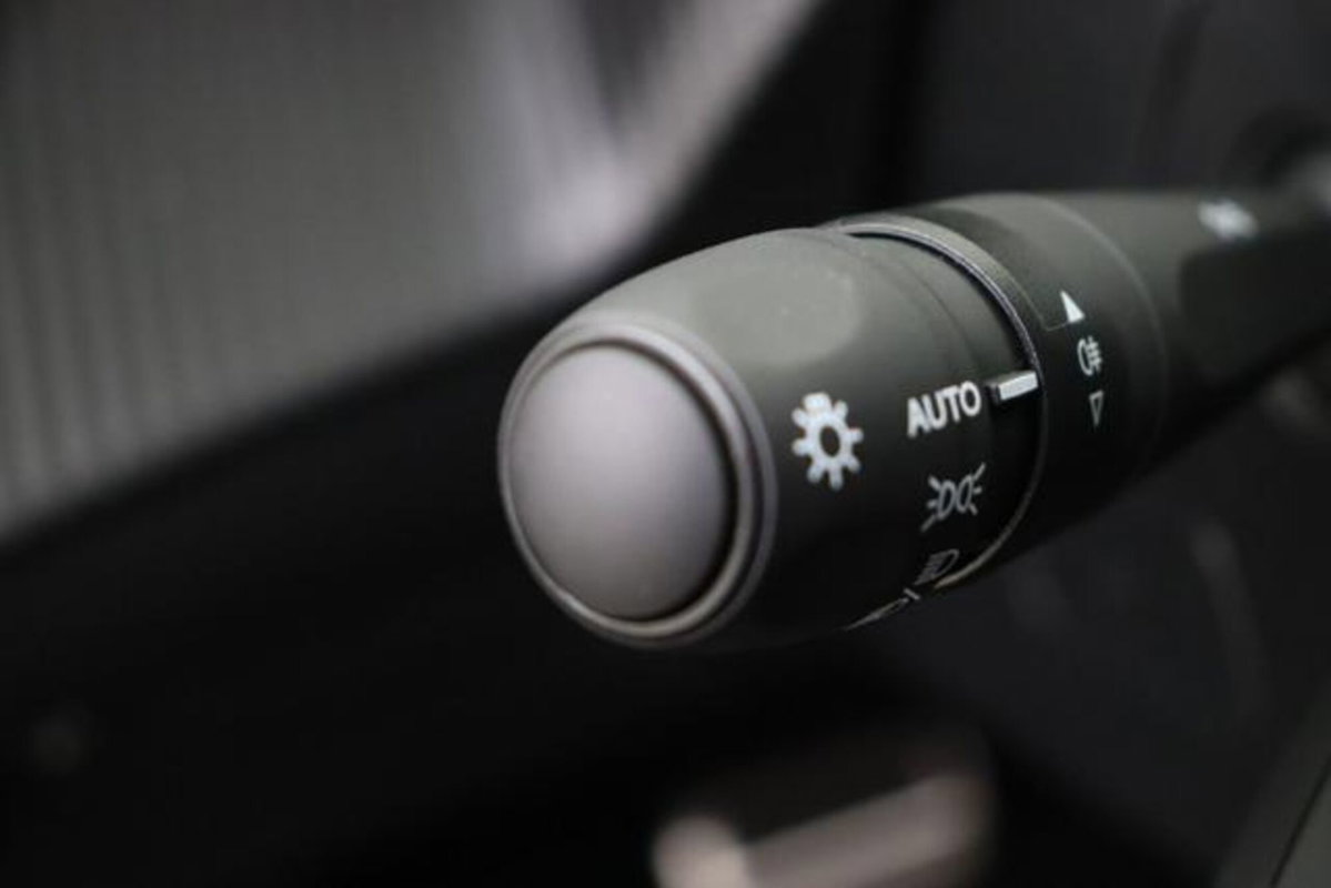 Peugeot 2008 1.2 hybrid GT 145cv e-dcs6 (20)