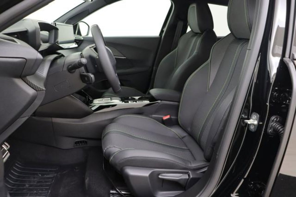 Peugeot 2008 1.2 hybrid GT 145cv e-dcs6 (5)