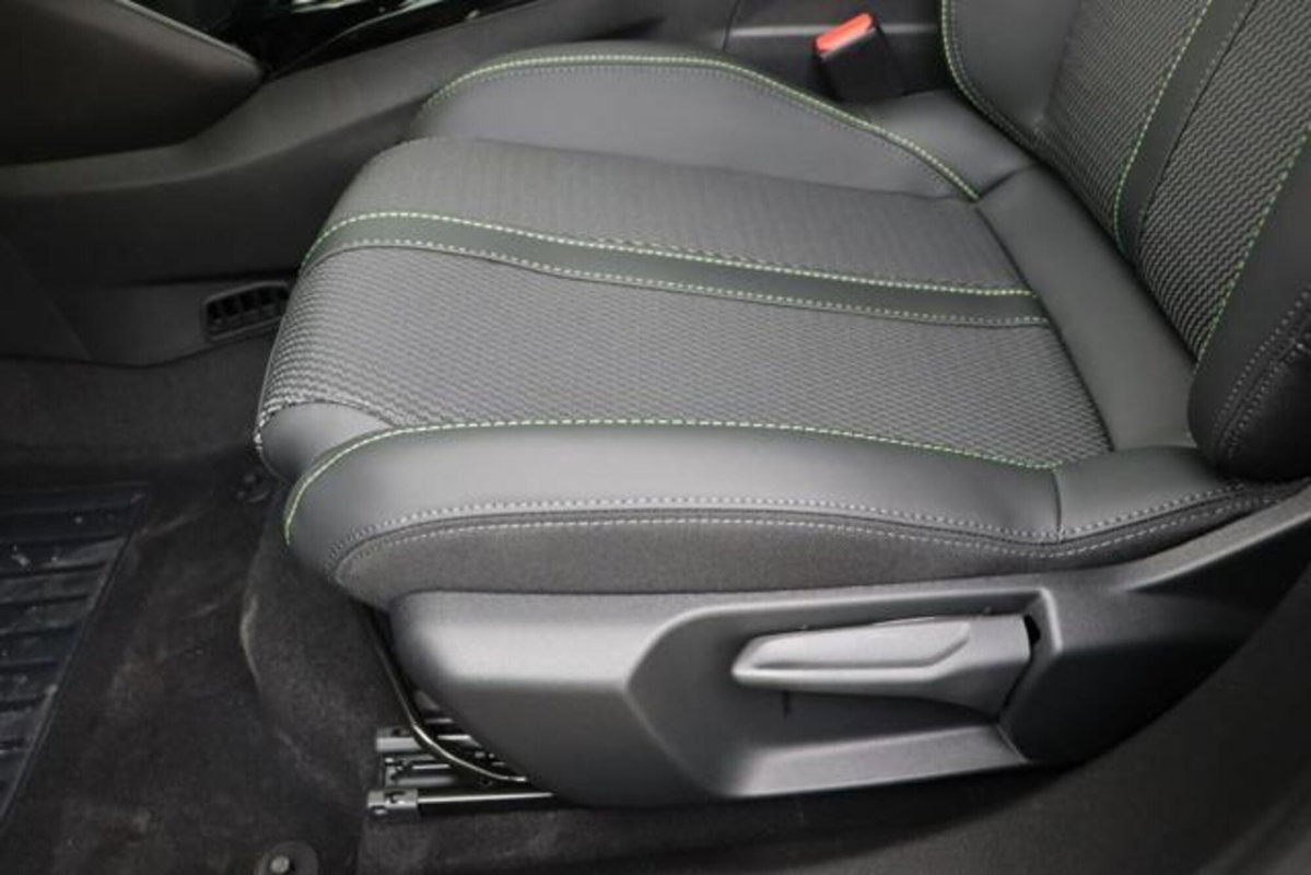 Peugeot 2008 1.2 hybrid GT 145cv e-dcs6 (7)