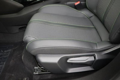 Peugeot 2008 1.2 hybrid GT 145cv e-dcs6 (7)