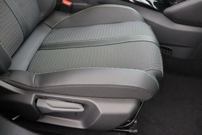 Peugeot 2008 1.2 hybrid GT 145cv e-dcs6 (9)