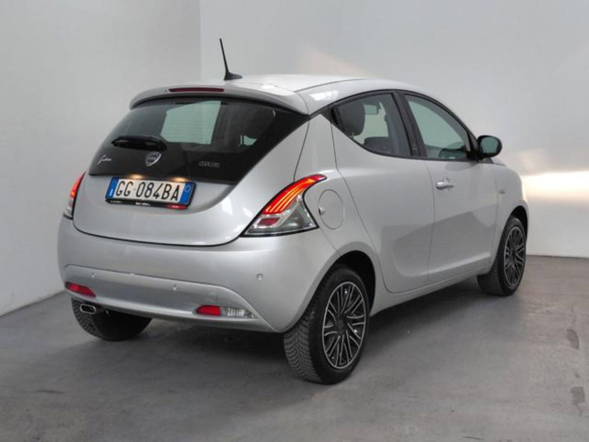 Lancia Ypsilon 1.0 FireFly 5 porte S&S Hybrid Ecochic Gold (10)