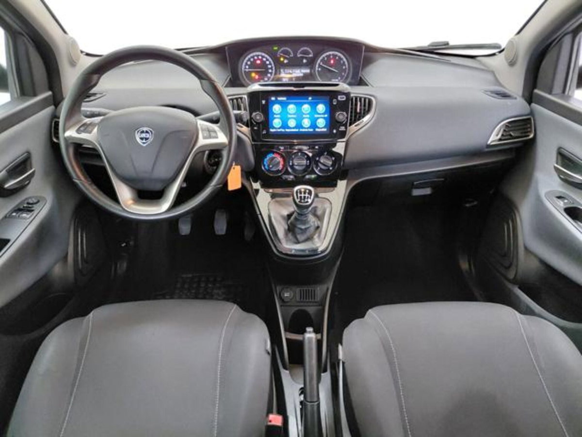 Lancia Ypsilon 1.0 FireFly 5 porte S&S Hybrid Ecochic Gold (12)