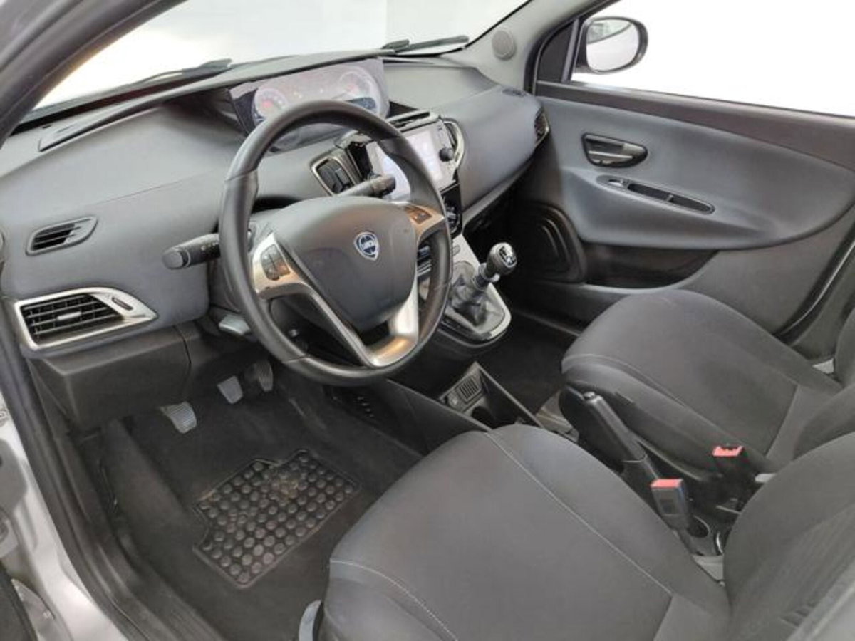 Lancia Ypsilon 1.0 FireFly 5 porte S&S Hybrid Ecochic Gold (13)