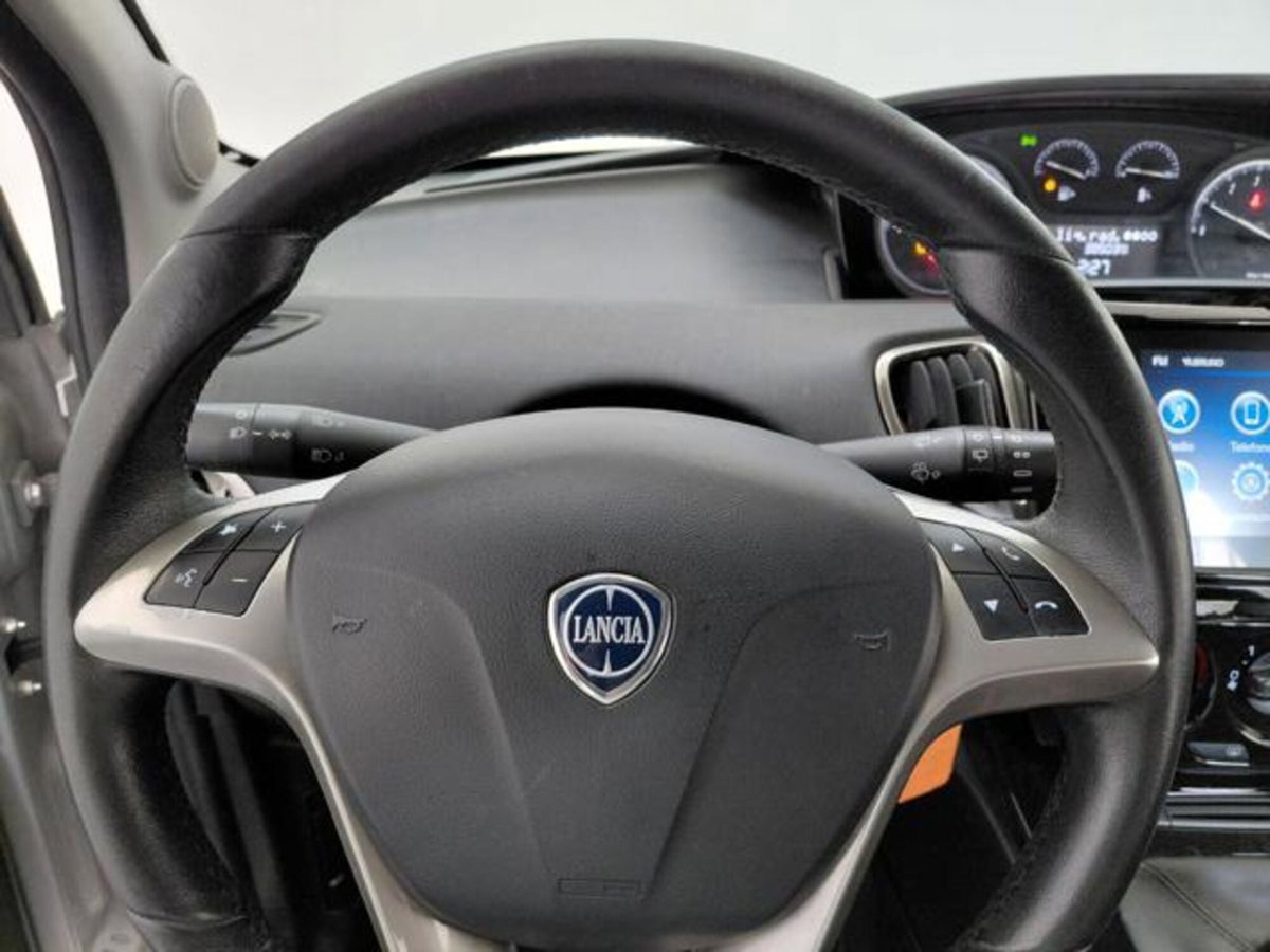 Lancia Ypsilon 1.0 FireFly 5 porte S&S Hybrid Ecochic Gold (14)