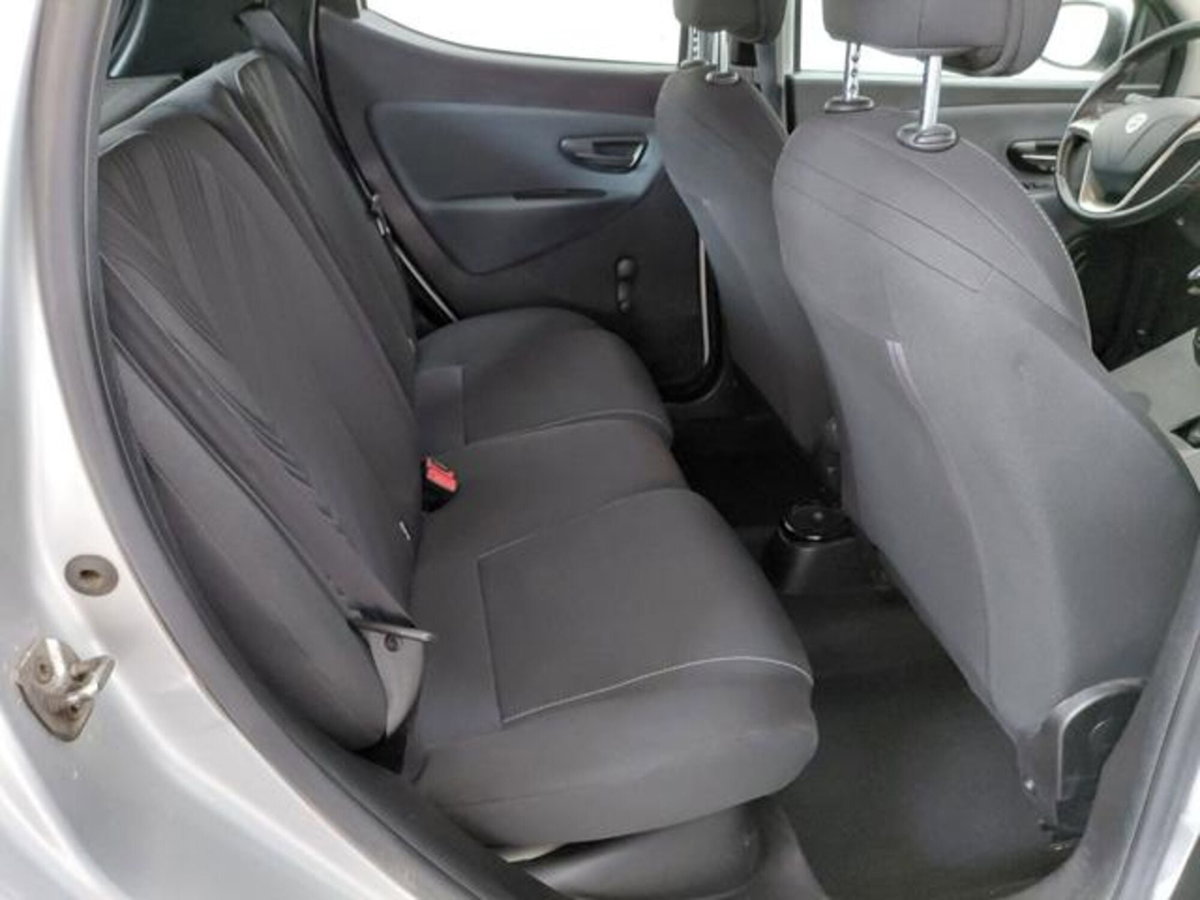 Lancia Ypsilon 1.0 FireFly 5 porte S&S Hybrid Ecochic Gold (18)