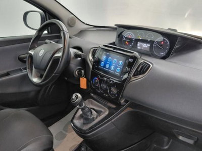Lancia Ypsilon 1.0 FireFly 5 porte S&S Hybrid Ecochic Gold (2)