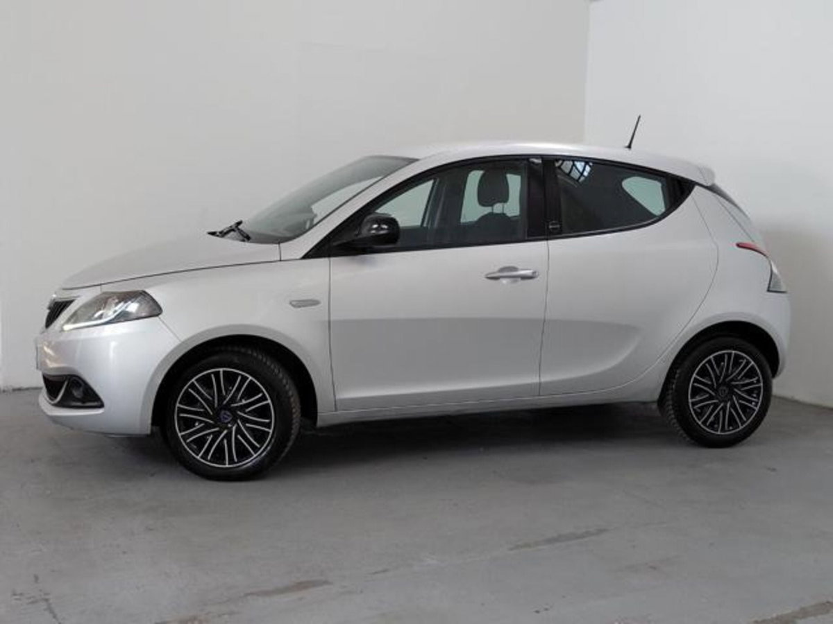 Lancia Ypsilon 1.0 FireFly 5 porte S&S Hybrid Ecochic Gold (5)