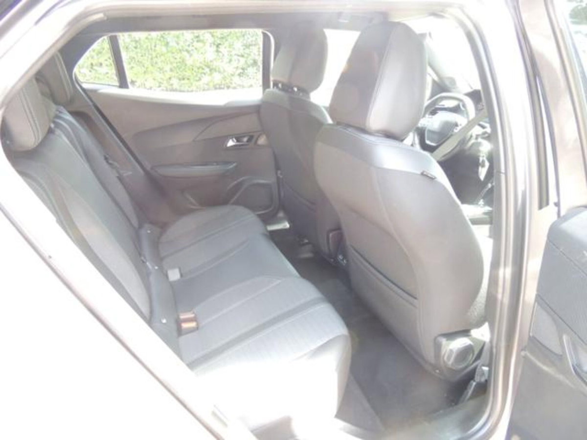 Peugeot 2008 BlueHDi 130 S&S EAT8 Allure Pack (10)