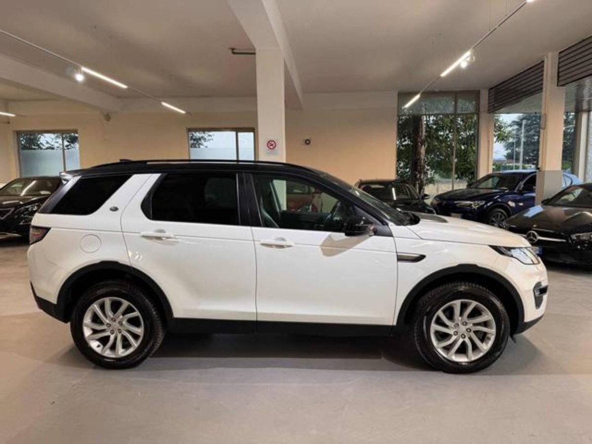 Land Rover Discovery Sport 2.0 TD4 150 CV HSE Luxury (9)