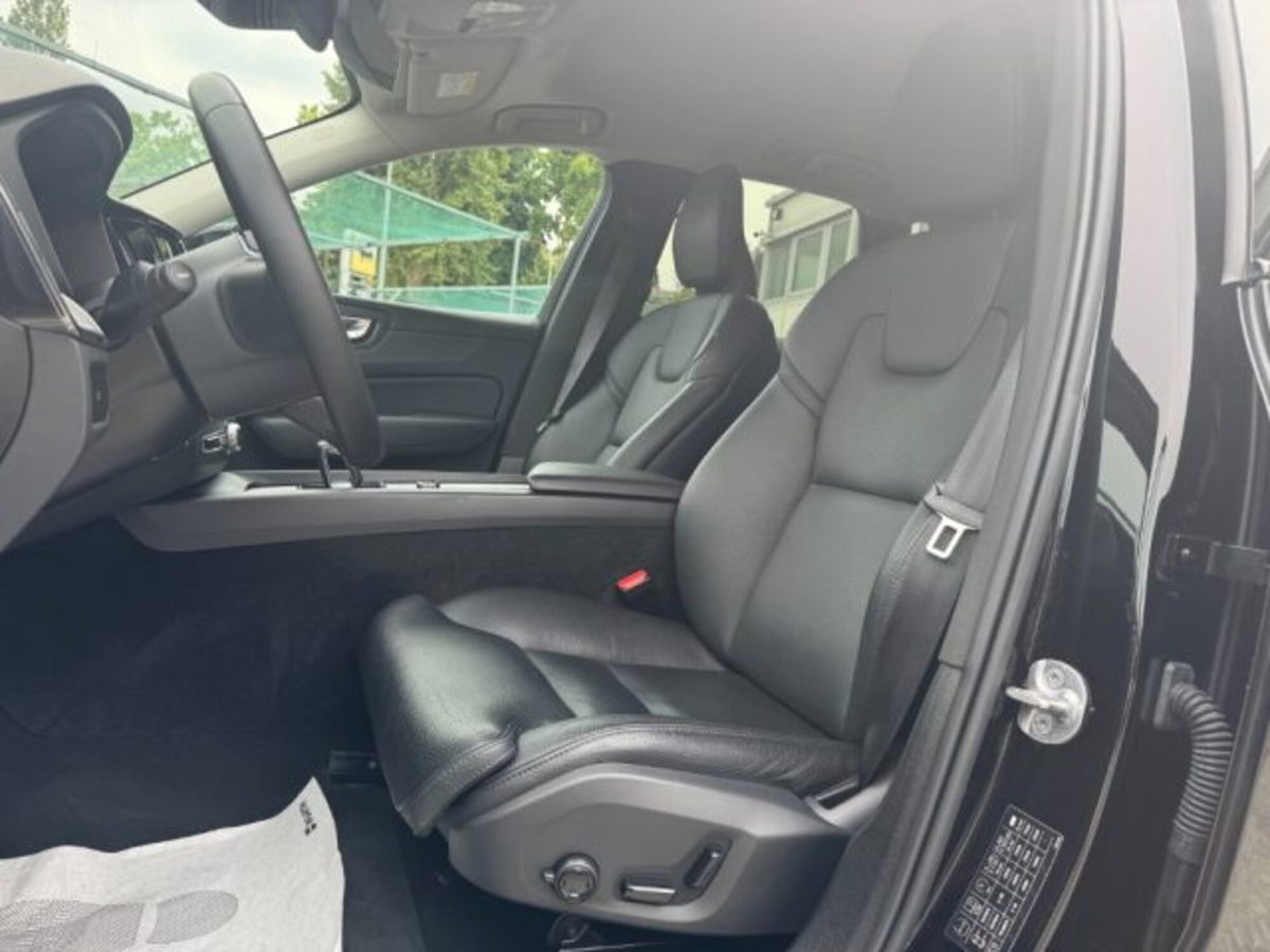 Volvo XC60 B4 automatico Plus Dark (10)