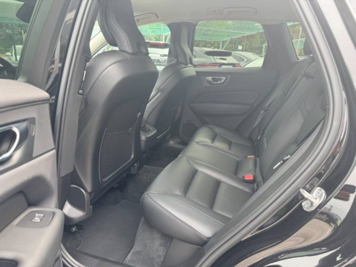 Volvo XC60 B4 automatico Plus Dark (11)