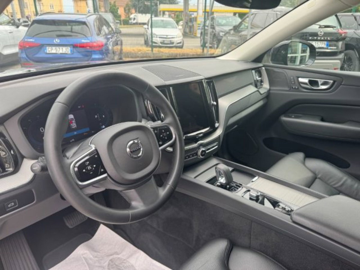 Volvo XC60 B4 automatico Plus Dark (9)