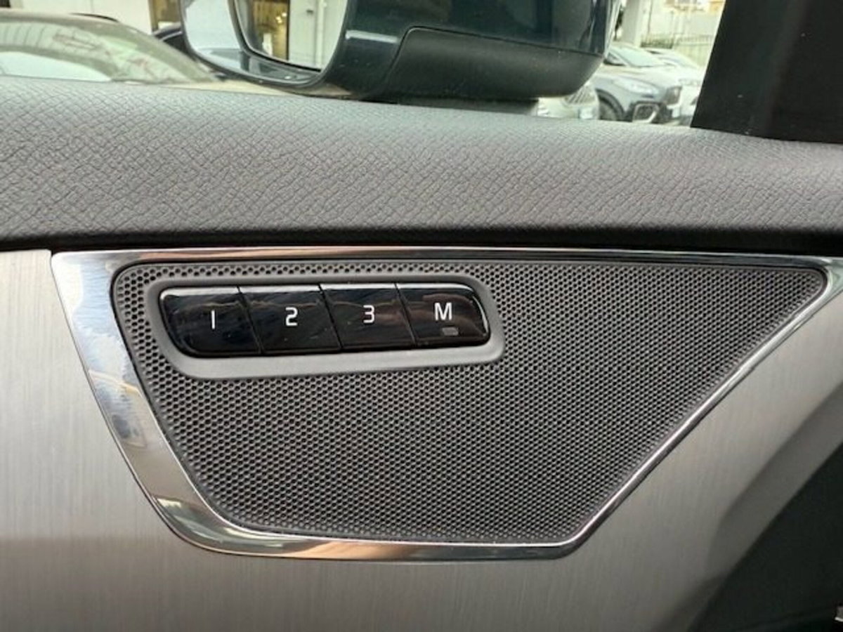 Volvo XC90 B5 (d) AWD Geartronic 7 posti Momentum Pro (4)