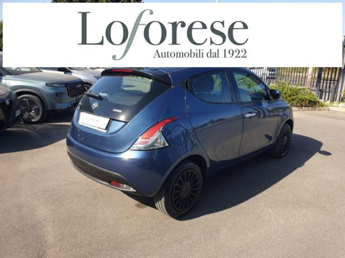 Lancia Ypsilon 1.0 FireFly 5 porte S&S Hybrid Silver Plus (3)