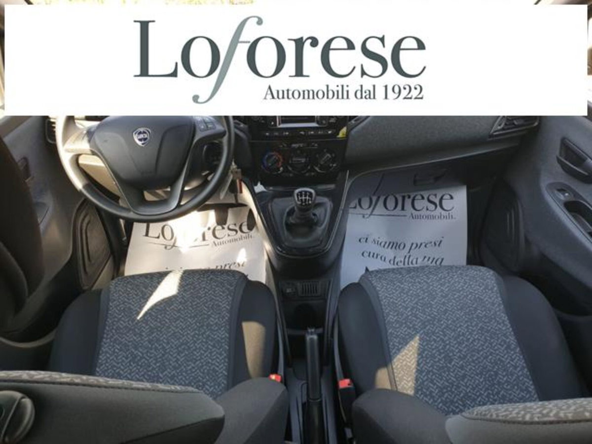 Lancia Ypsilon 1.0 FireFly 5 porte S&S Hybrid Silver Plus (9)
